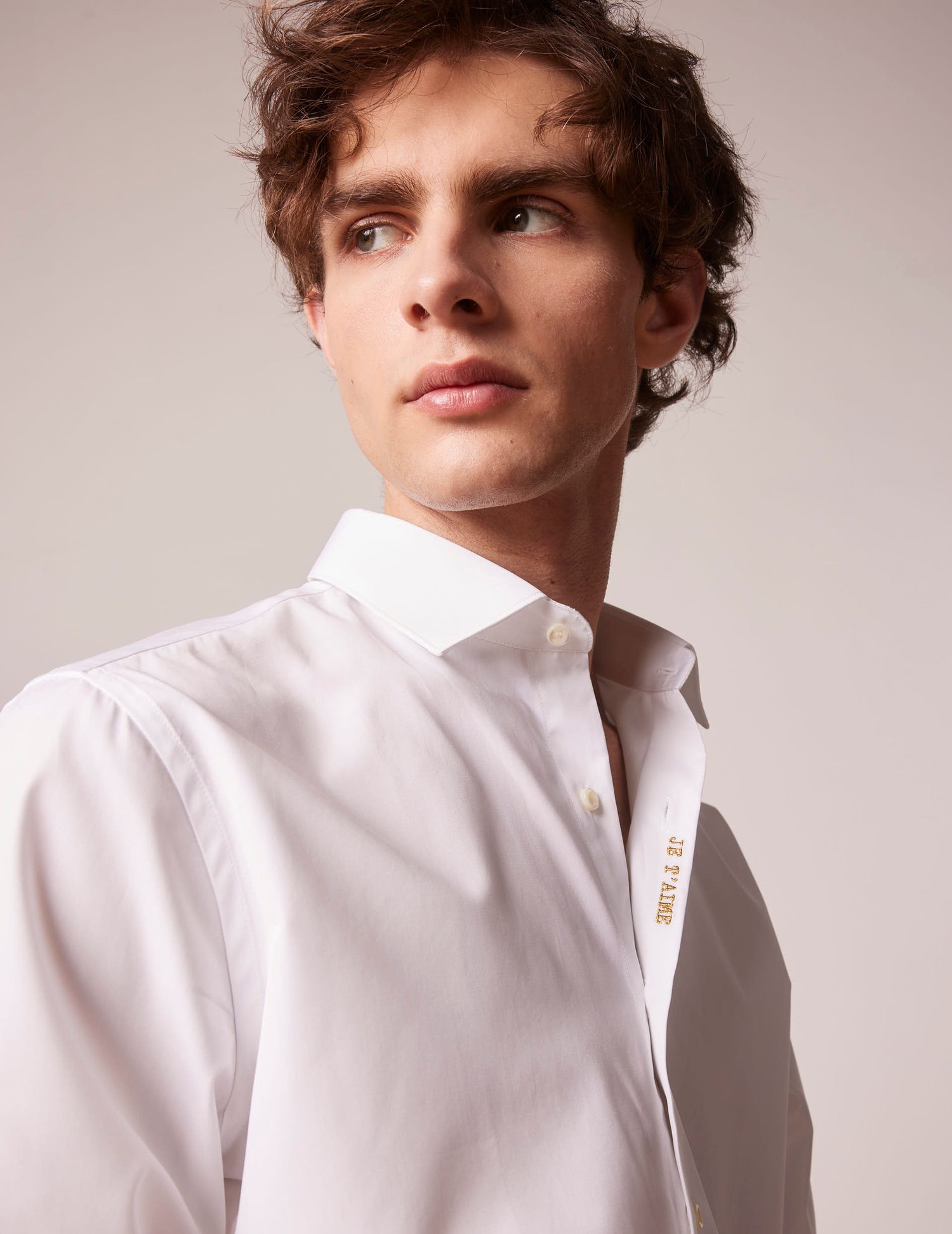 White "Je t'aime" unisex shirt with gold embroidery - Poplin - Figaret Collar