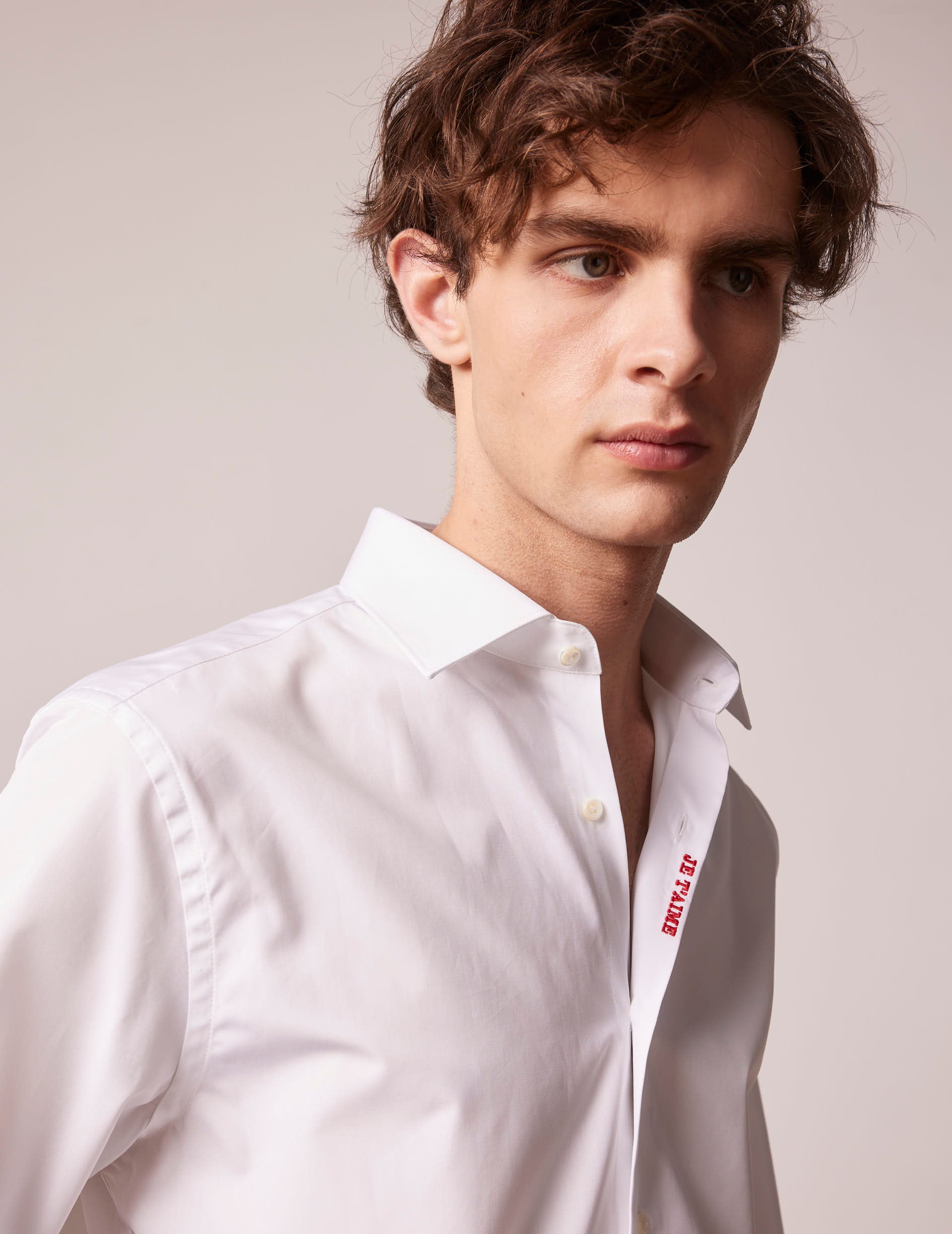 White "Je t'aime" unisex shirt with red embroidery - Poplin - Figaret Collar