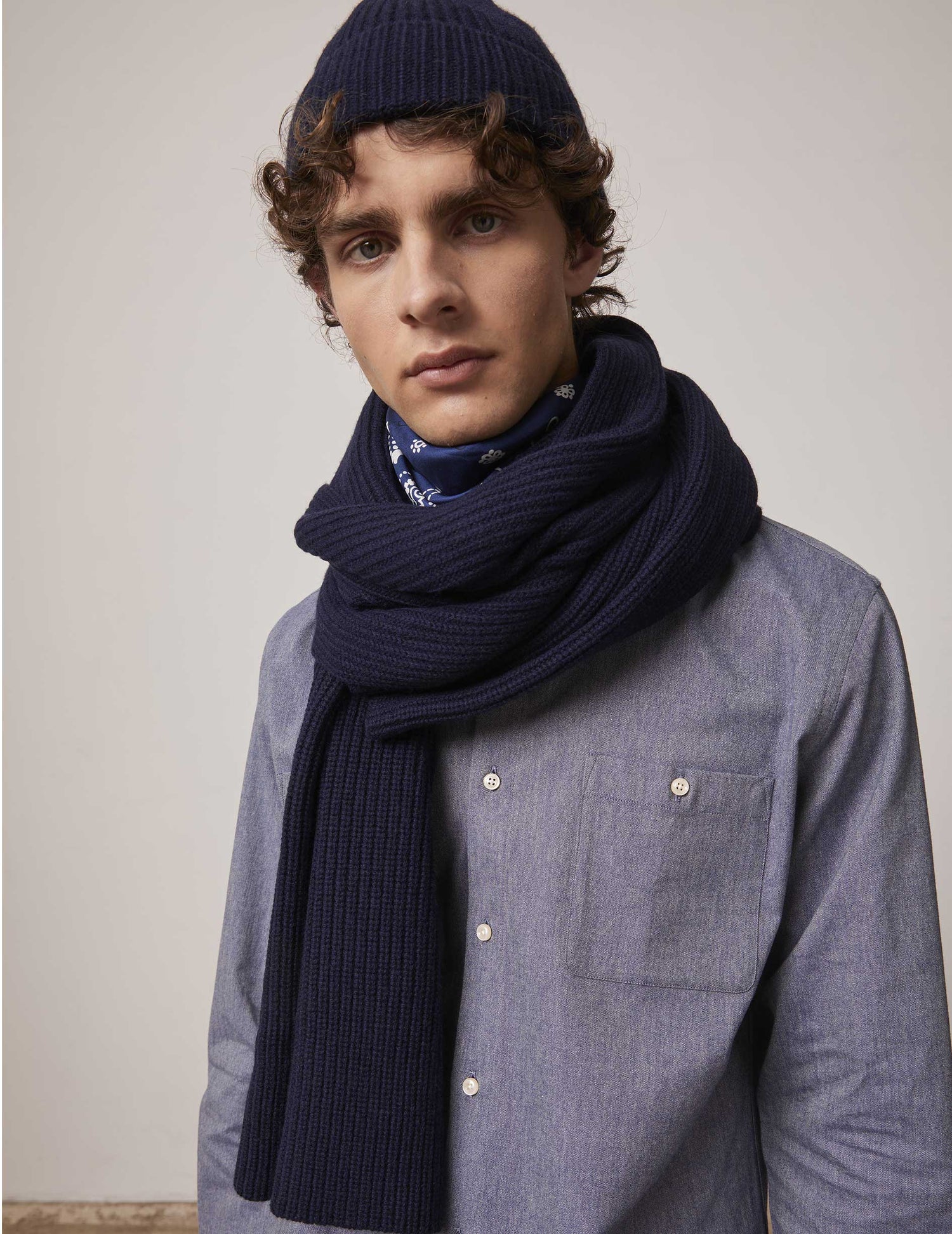 Navy blue English rib knit scarf