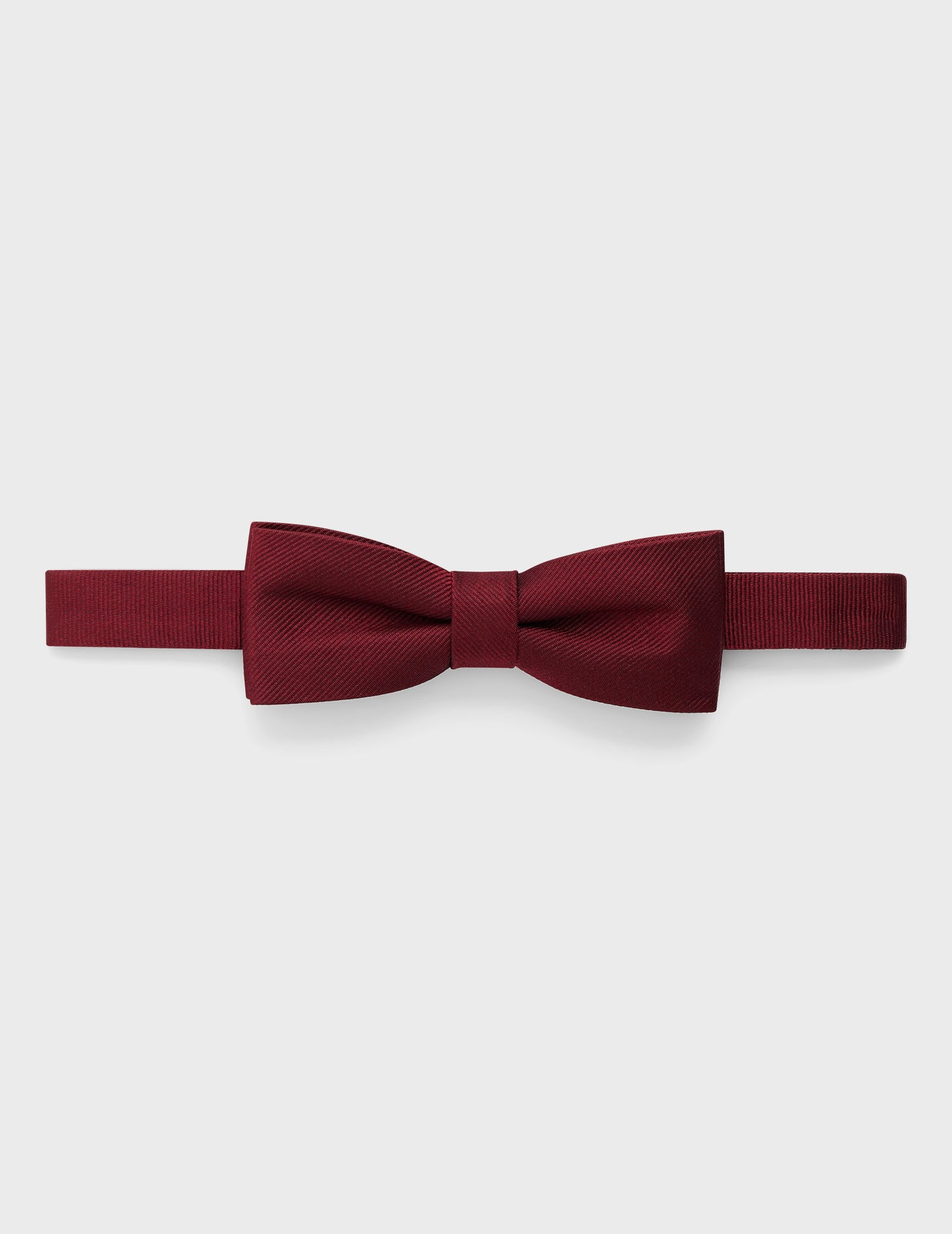 Bow tie in burgundy