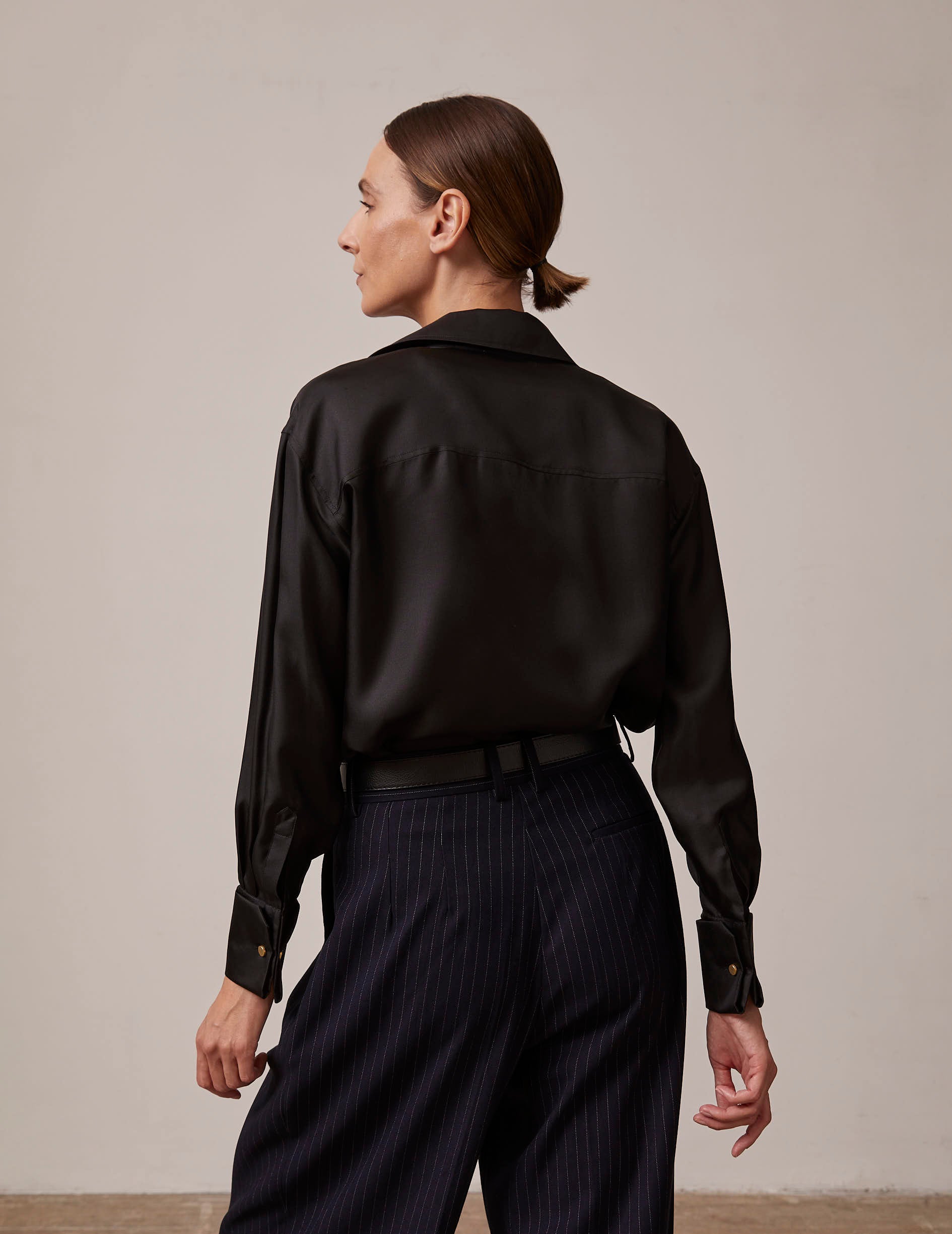 Black Irisa hidden button placket shirt - Soie - Long Collar - Musketeers Cuffs