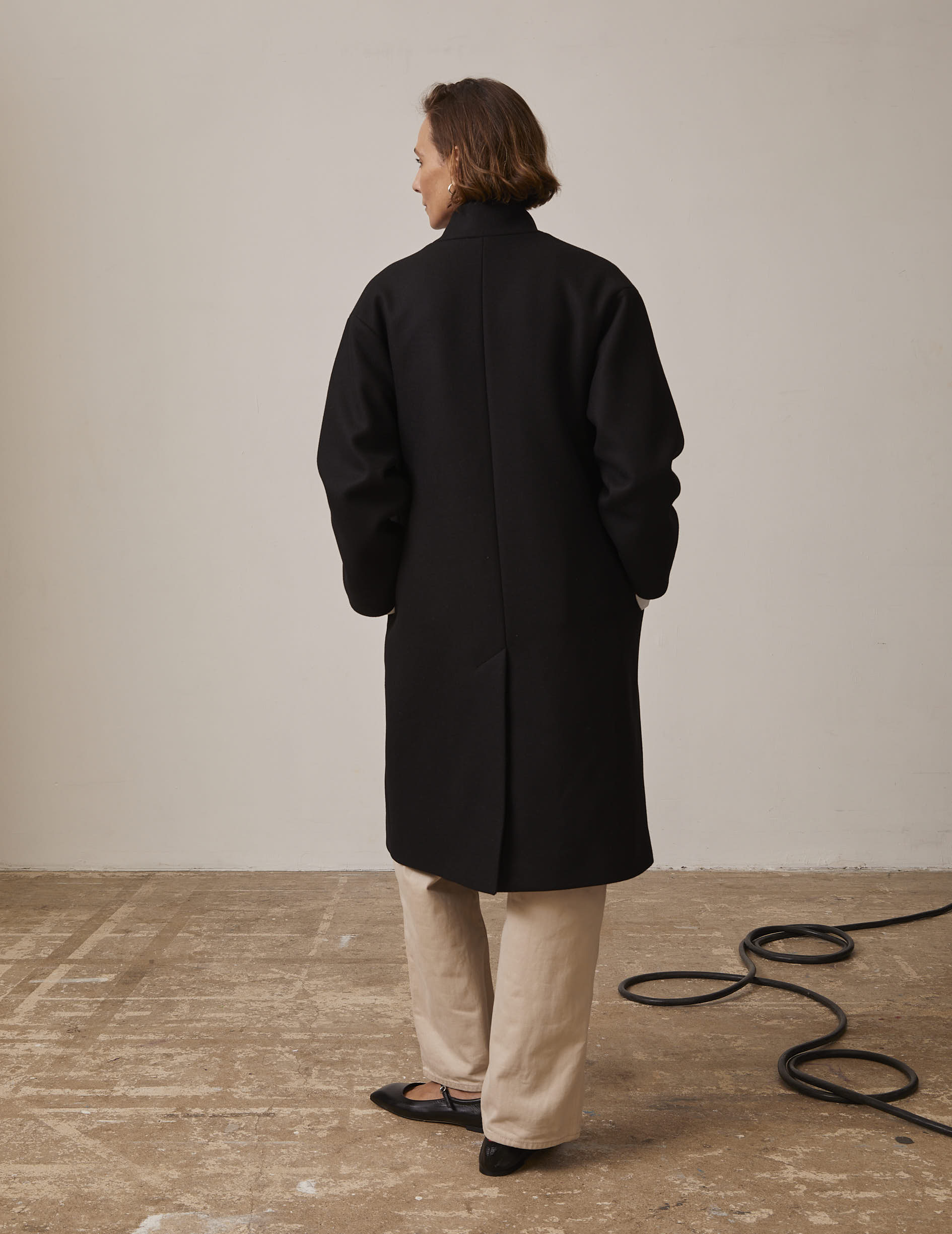 Isabela coat in black wool