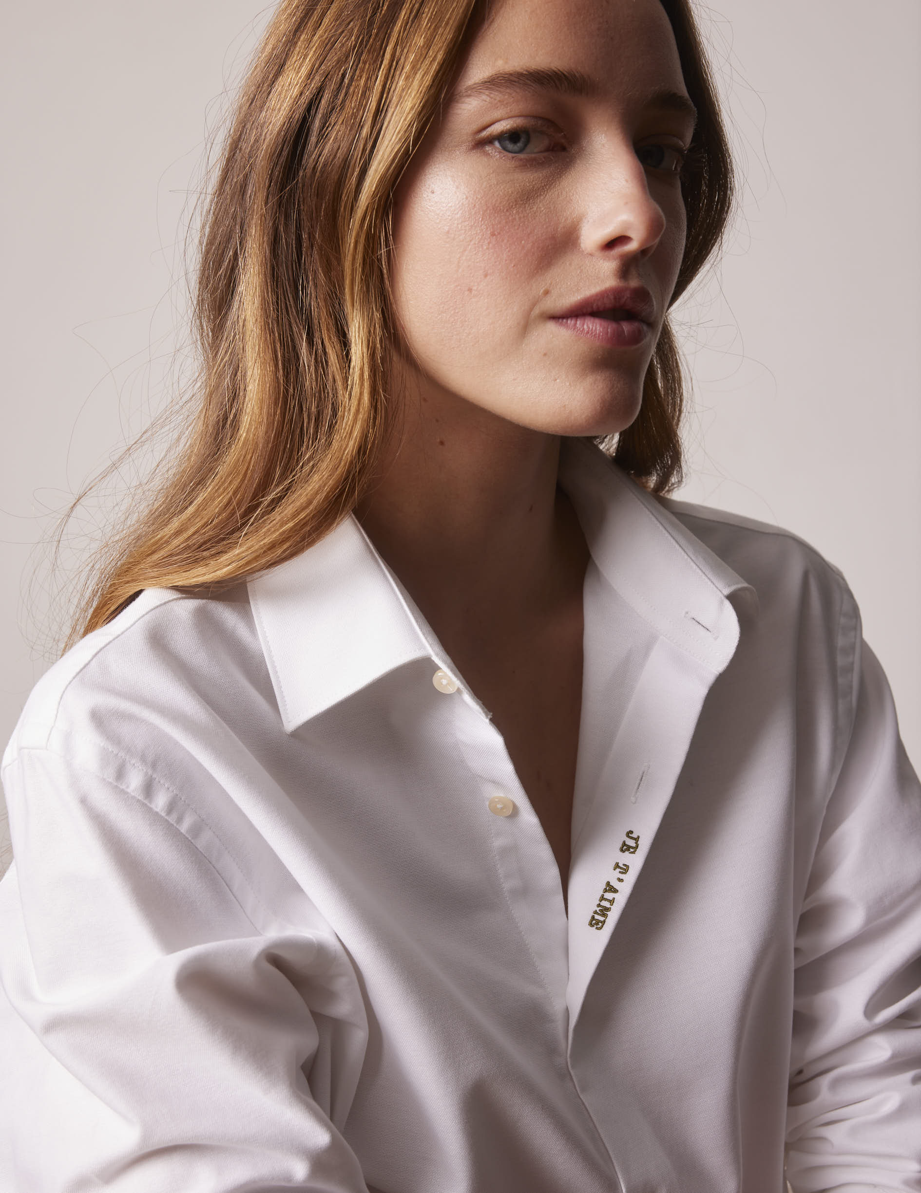 White "Je t'aime" unisex shirt with khaki embroidery - Oxford - Figaret Collar