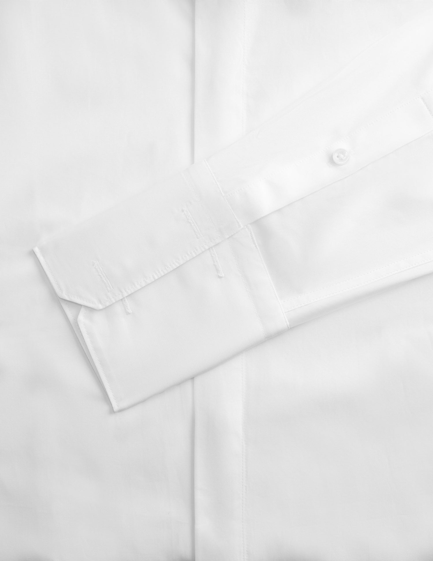 Semi-fitted white hidden throat shirt